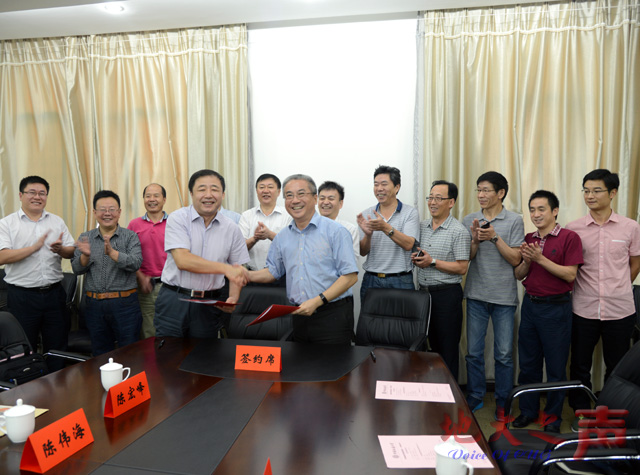　　一、9月29日，中国地质科学院地质岩溶所所长刘同良一行七人来校。校长王焰新、岩溶所所长刘同良代表双方签署合作备忘录。
