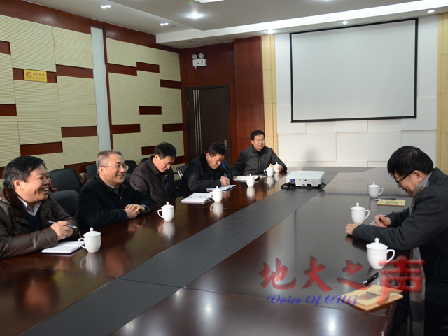 　　二、校长王焰新与赵进东院士一行座谈。（屠傲凌摄）