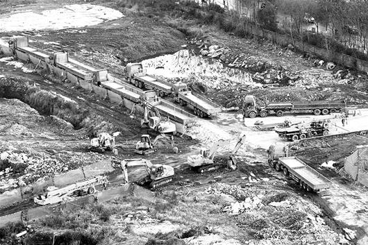 楚天都市报讯 图为：赫山地块在土壤环境修复之中资料图