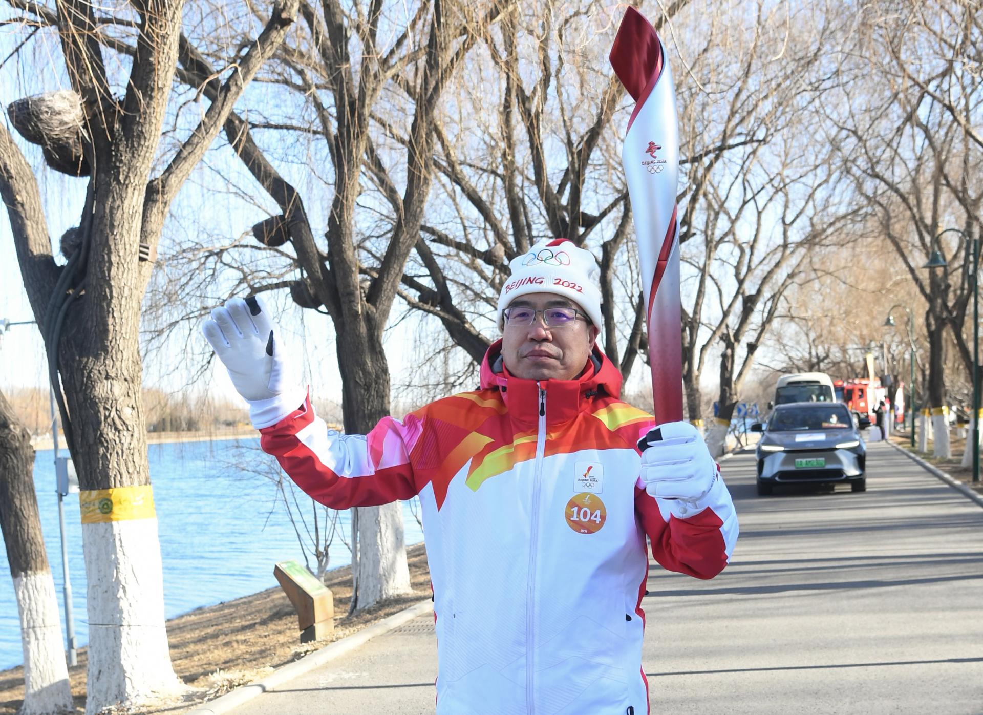 两位地大人参加北京冬奥火炬传递