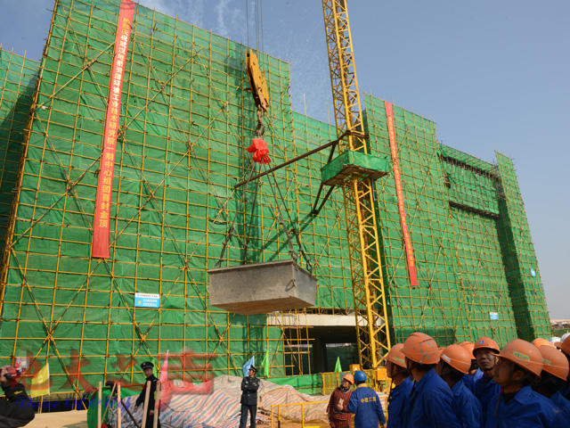 　　一、12月30日，武汉地质资源环境工业技术研究院园区一期建设现场推进会举行，市委常委冯记春,市委常委、东湖高新区党工委书记胡立山，校领导郝翔、傅安洲、王华、万清祥，相关职能部门负责人等参加现场推进会，校党委书记郝翔致欢迎词。