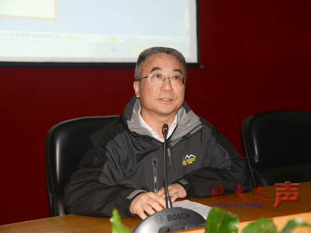 　　二、校长王焰新讲话。（屠傲凌摄）