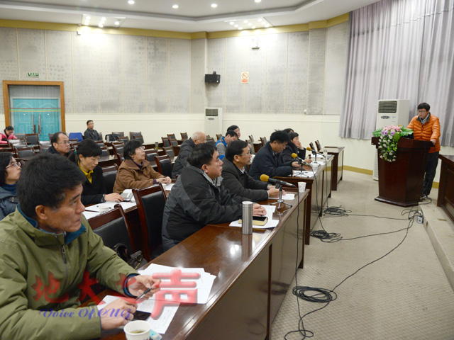 　　1月16日，教师教学优秀奖评选举行，校领导郝翔、朱勤文、傅安洲、成金华、赖旭龙、王华，教学督导委员会委员，教学名师，教学督导员，相关职能部门负责人参加评选会。（屠傲凌摄）