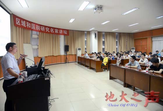 5月29日，国际合作处处长马昌前教授在东苑学术报告厅做题为《丝绸之路经济带建设与地质资源研究的新机遇》的学术报告，百余名师生到场聆听。（张玉贤摄）