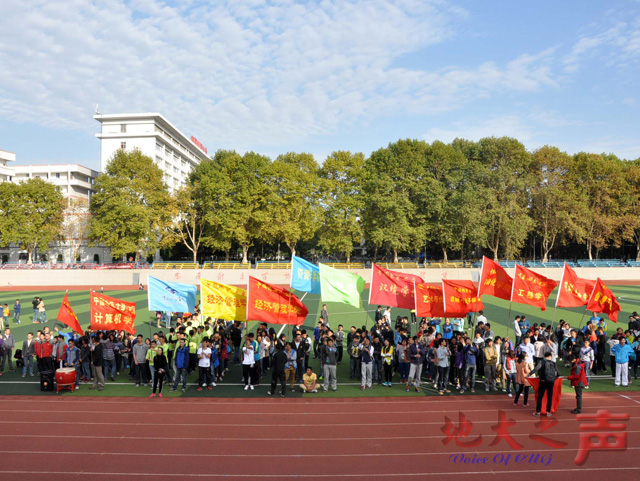 　　一、11月1日，2014年秋季运动会在西区田径场隆重举行。在校校领导，院士，相关单位负责人，全体运动员参加运动会。