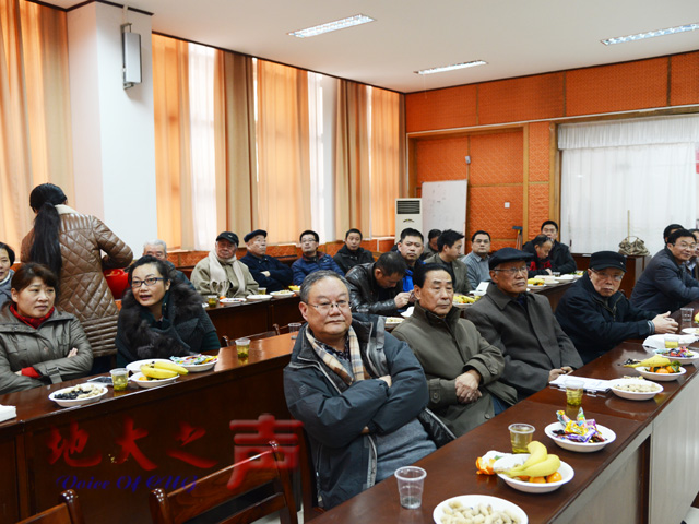 　　一、12月26日，2014年离退休工作暨关心下一代工作总结交流会举行，校领导郝翔、朱勤文、万清祥，校离退休工作领导小组成员，学校关心下一代工作委员会顾问、委员，各二级党组织书记，相关职能部门负责人及离退休人员代表参加座谈会。