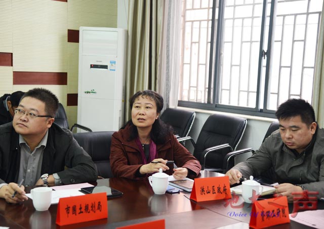 　　五、与会部门和单位人员围绕资金保障、共建模式、配套政策措施、管理机制、武汉体育产业发展等问题讨论。（屠傲凌摄）