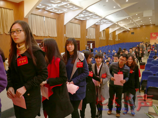 　　七、会议投票选举了第十五届团委委员、第十七届学生委员会委员。