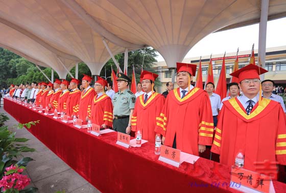 　一、6月25日，我校2014届毕业典礼举行。全体在校校领导，中国科学院院士赵鹏大、殷鸿福、金振民，湖北省军区领导刘建新，相关职能部门、各学院（课部）负责人及2014届全体毕业生等参加毕业典礼。