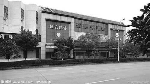 地大实习基地变身亿元珠宝街 珠宝鉴定成亮点