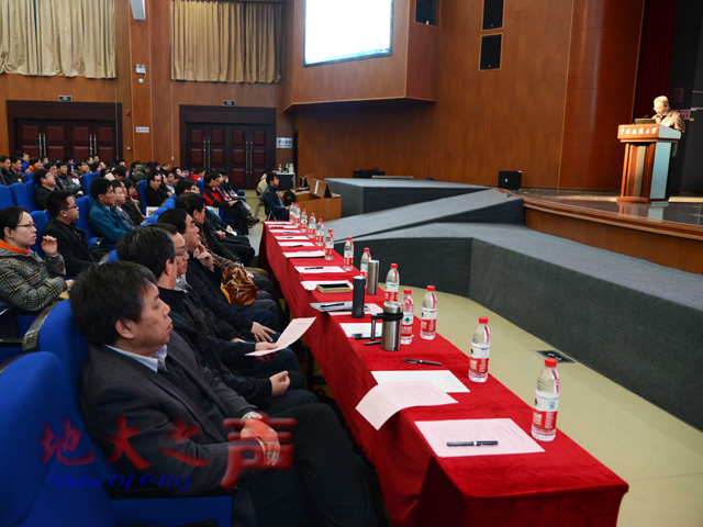 　　三、校长王焰新作大会主题报告。
