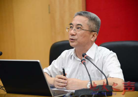 三、校长王焰新作题为《关于优化学校治理结构的思考——基于国外研究型大学的启示》的专题报告。