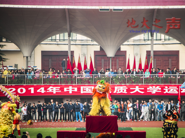 　　一、11月1日，2014年秋季运动会在西区田径场隆重举行。在校校领导，院士，相关单位负责人，全体运动员参加运动会。