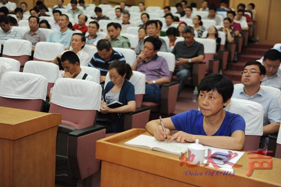 一、9月25日下午，学校邀请全国著名法学家、法学博士生导师、中南财经政法大学副校长陈小君教授作专题讲座。校党委副书记朱勤文，全校处级干部参加学习。