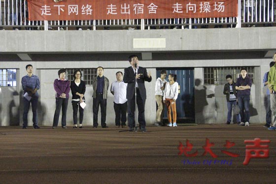二、副校长赖旭龙、团省委学校部副部长徐斌及相关职能部门、学院（课部）负责人参加启动仪式。（周雨婧 董一雯摄）