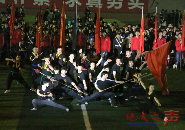　　一、12月31日晚，我校举行2016年“元留地大•旦愿难忘”嘉年华活动。丰富多彩的体育、文娱等活动吸引众多学子参与。