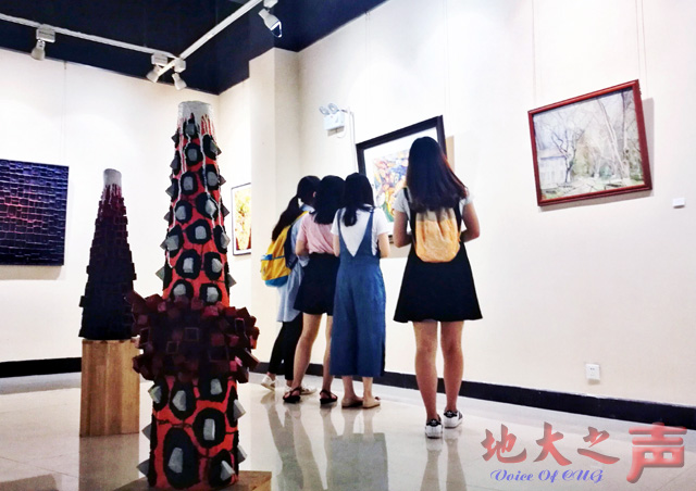 　　二、我校和湖北美术学院采用油画、中国画、版画等形式，创作并展出60多幅美术作品，主题鲜明地表达了祖国山川之美、中国传统文化之美。