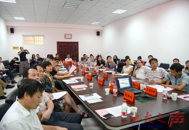 　　7月7日，武汉·中国宝谷暨珠宝文化旅游特色街区建设工作推进会召开。洪山区区委常委、区委统战部长王兰英一行，中建三局二公司有关负责人，校领导王焰新、傅安洲、万清祥，相关部门负责人参加。（张玉贤摄）