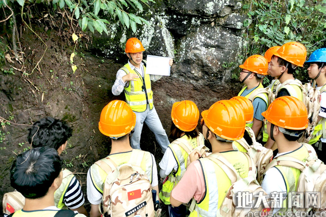 在实践教学中擦亮人民教师的名片