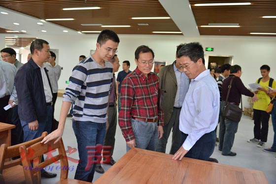 　　二、验收组成员逐层查验各项工程完工情况。