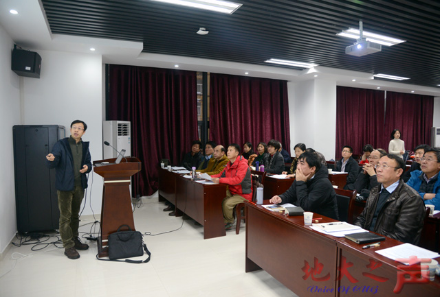 　　1月6日，学校教学工作指导委员会全体会议暨2016年度教师教学优秀奖评选会召开。会议汇报教指委2016年度工作进展，介绍2017年度工作计划，相关学院就新设或撤销专业（特色班）进行汇报；会上进行“第九届青年教师教学优秀奖”和“2016年度教师教学优秀奖”评选，42名老师参加申报答辩。校党委副书记傅安洲、副校长赖旭龙，教学工作指导委员会全体委员，相关部门负责人参加评审。（张玉贤摄）