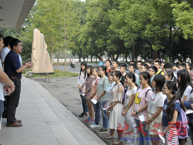 　　一、9月11日，2015年全国大学生数学建模竞赛中国地质大学（武汉）赛点启动仪式举行。副校长赖旭龙，全体参赛队员及相关职能部门负责人参加仪式。