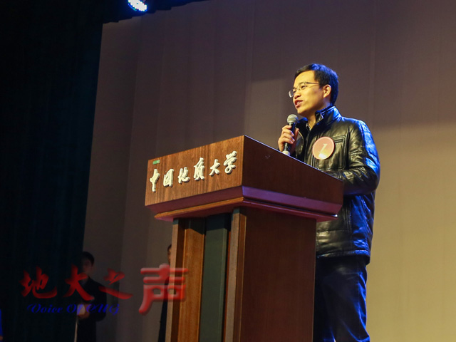 　　1月14日，我校第五届辅导员职业技能大赛决赛在大学生活动中心演播厅举行。12位选手进入决赛，决赛分主题演讲、案例分析、情景谈话三个环节。校党委副书记傅安洲，相关职能部门负责人，师生代表等担任大赛嘉宾评委。（赵子豪 张庭宁摄）