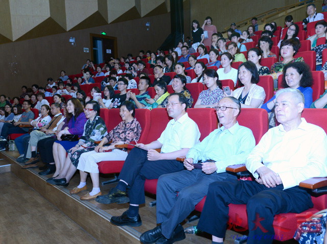 　　一、5月19日，“一带一路”音乐研讨会系列活动之俄罗斯专场——与大师面对面在艺术与传媒学院音乐厅举行，中央音乐学院终身教授、中国声乐界泰斗郭淑珍先生来校交流。校党委书记何光彩、党委副书记朱勤文，中科院院士殷鸿福等参加了此次活动。