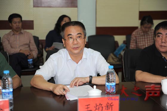 二、校长王焰新致欢迎辞。