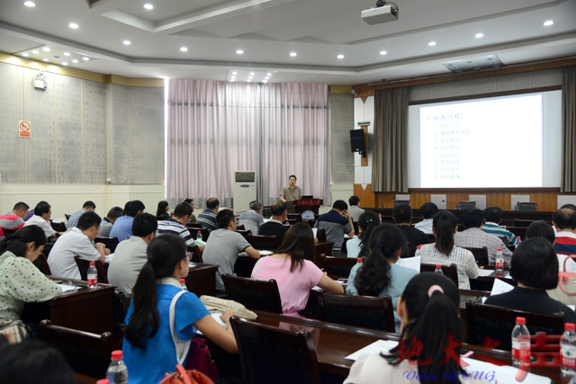 　　9月7日，我校新学期研究生教育工作布置会在八角楼召开。会议解读我校2012-2016年全日制研究生生源质量报告，汇报2016年研究生招生工作情况，公布2017年全日制硕士研究生招生计划，并就新学期研究生教育相关工作提出要求。副校长唐辉明，各研究生培养单位院长（主任）、分管副院长（副主任）、研究生秘书、研究生院全体工作人员等参加。（张玉贤摄）