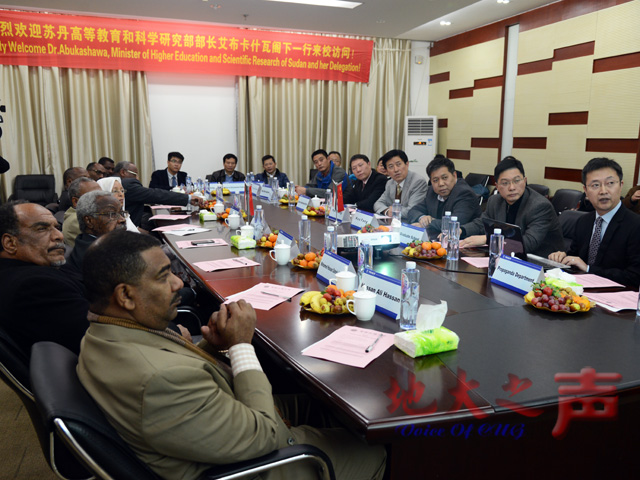 　　五、与会人员听取学校情况介绍，并交流讨论。