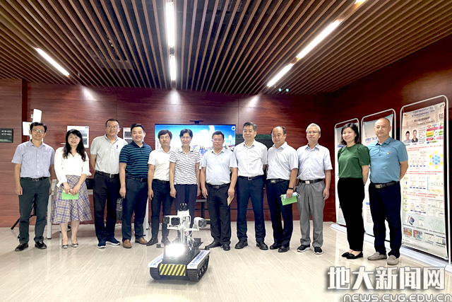 黄晓玫带队走访国家地理信息系统工程技术研究中心