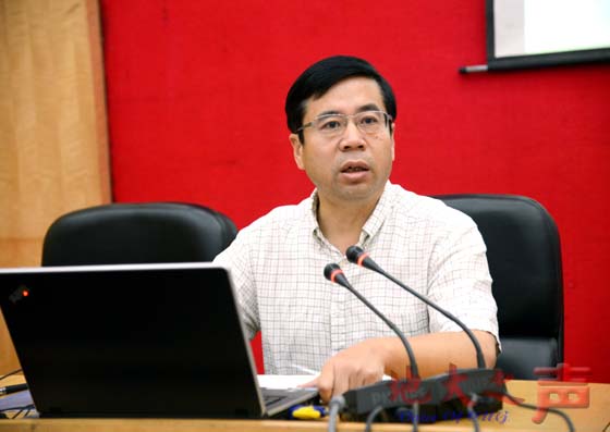 五、副校长唐辉明作题为《关于学校国有资产管理》的专题报告。