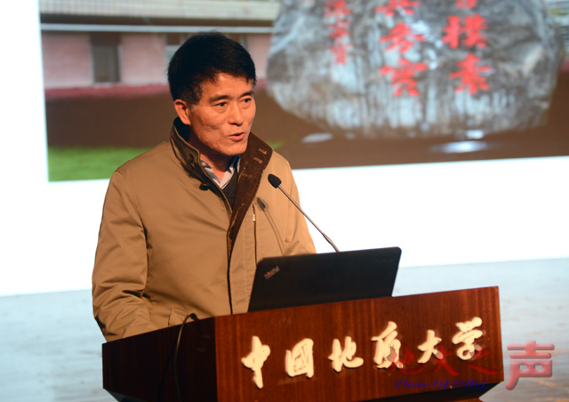 　　四、教务处处长殷坤龙作题为《加强教风建设 促进教学质量提高》的发言。