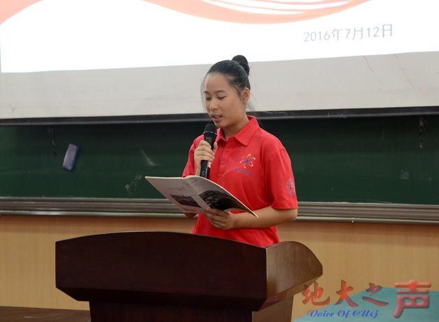 　　二、科学营营员代表、湖南省永州市第三中学杨子萱发言。