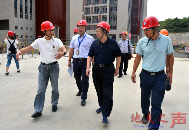 　　三、考察我校新校区建设进展。（张玉贤摄）