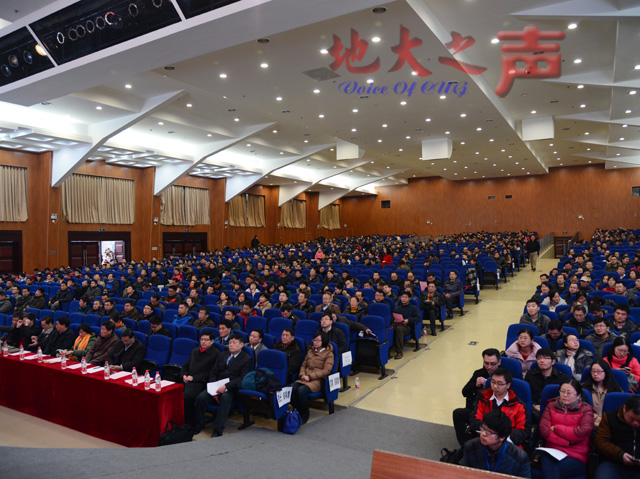 　　一、12月27日，2014年度教育教学工作会议在弘毅堂举行，在校校领导、院士，全校教师，全体处级干部，各学院（课部）教学秘书、研究生秘书，学生代表等参加会议。本次大会的主题是“大学生创新创业教育”。